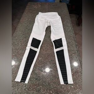 Alo Moto Leggings size small white‎ logo stretchy hight rise